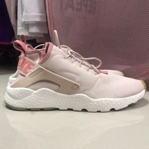 Women’s Pink Nike sneakers